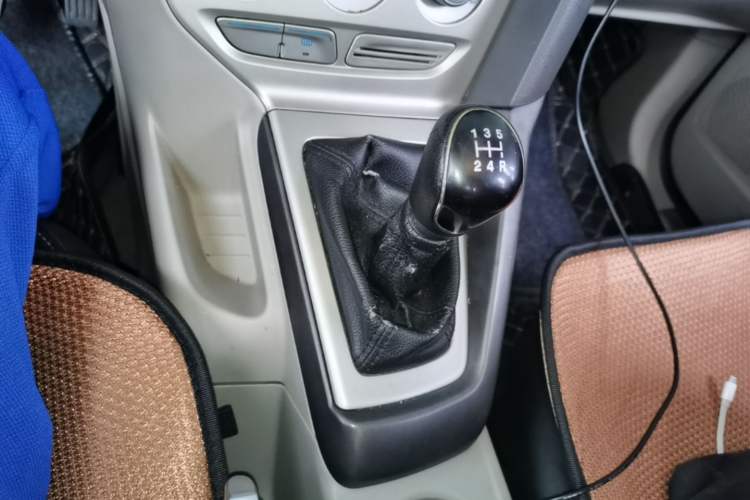 Used Ford Focus 2012 Sedan 1.6L Manual Comfort Model Gear Lever