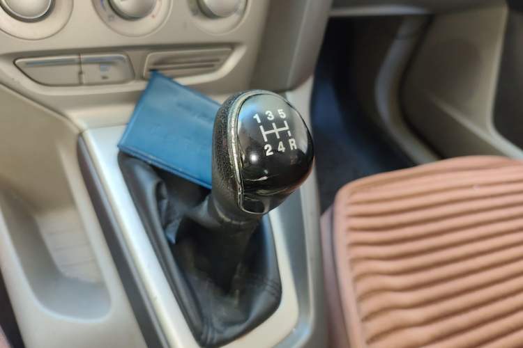 Used Ford Focus 2012 Sedan 1.6L Manual Comfort Model Gear Lever