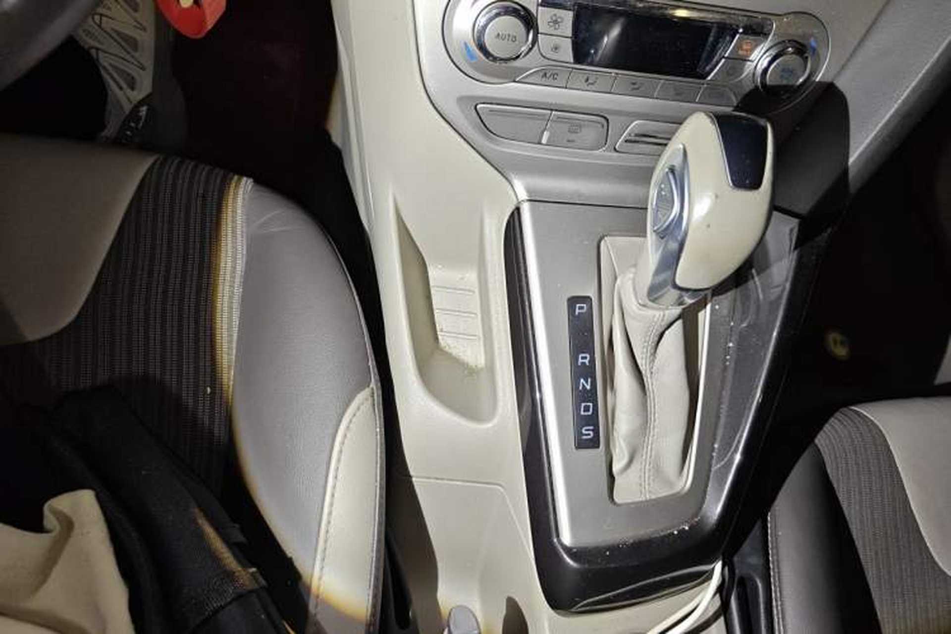 Used Ford Focus 2012 Hatchback 1.6L Automatic Fashion Edition Gear Lever