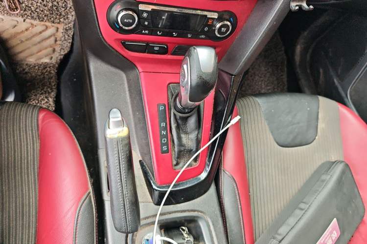 Used Ford Focus 2012 Hatchback 2.0L Automatic Luxury Sport Model Gear Lever