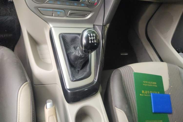 Used Ford Focus 2012 Hatchback 1.6L Manual Fashion Edition Gear Lever