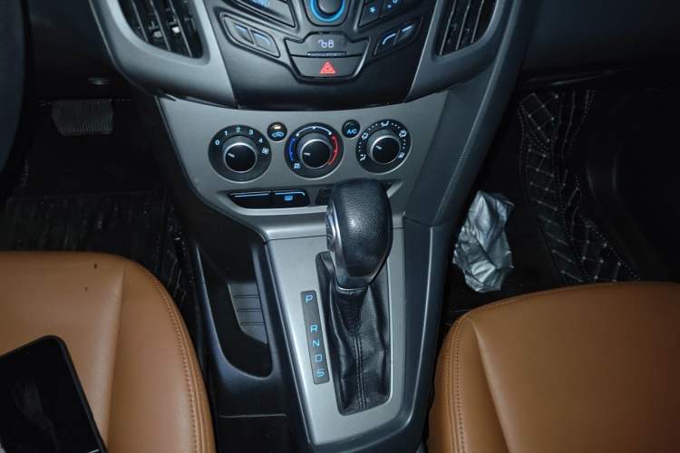Used Ford Focus 2012 Hatchback 1.6L Automatic Comfort Model Gear Lever