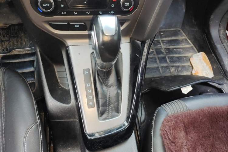 Used Ford Focus 2012 Sedan 1.6L Automatic Fashion Edition Gear Lever