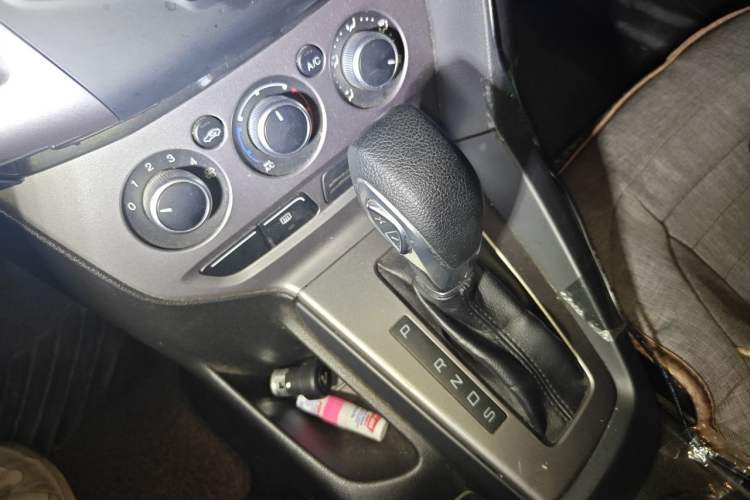 Used Ford Focus 2012 Hatchback 1.6L Automatic Comfort Model Gear Lever
