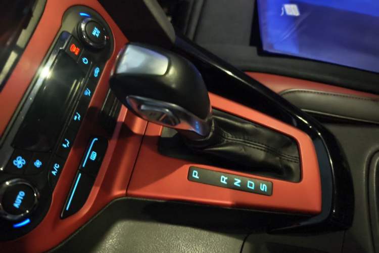 Used Ford Focus 2012 Hatchback 2.0L Automatic Luxury Sport Model Gear Lever