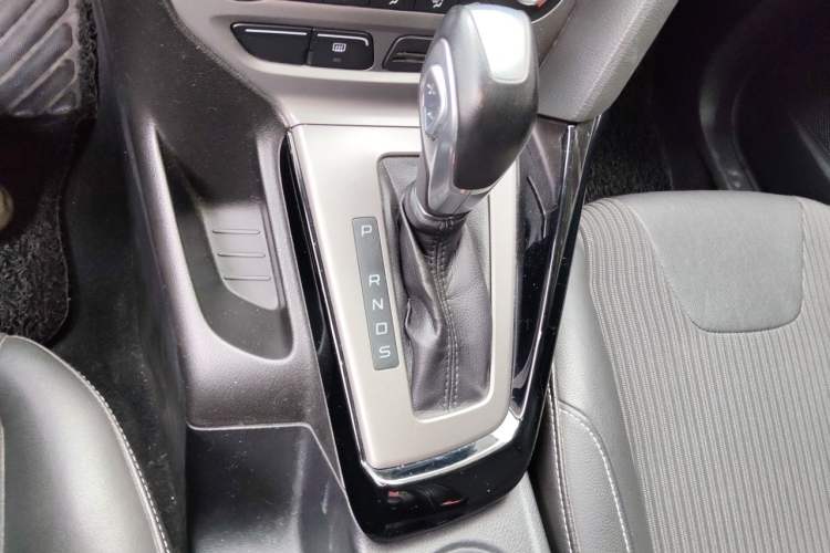 Used Ford Focus 2012 Sedan 1.6L Automatic Fashion Edition Gear Lever