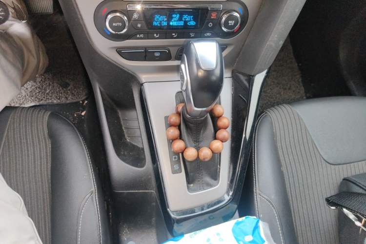 Used Ford Focus 2012 Hatchback 1.6L Automatic Fashion Edition Gear Lever