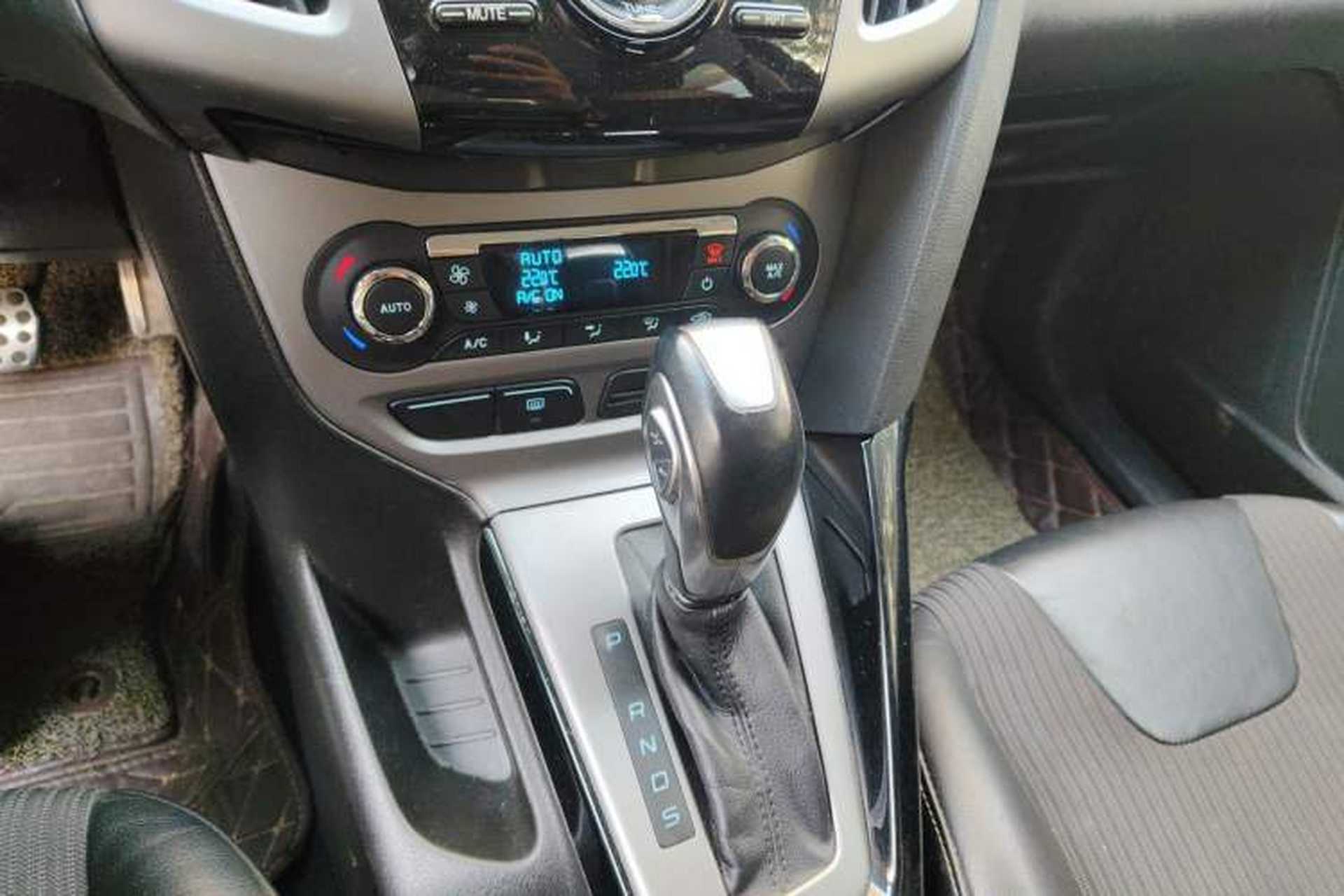 Used Ford Focus 2012 Hatchback 1.6L Automatic Fashion Edition Gear Lever