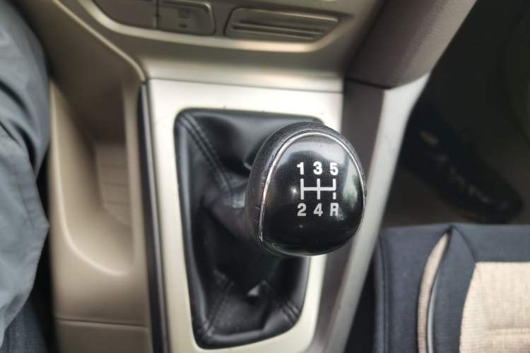 Used Ford Focus 2012 Sedan 1.6L Manual Comfort Model Gear Lever