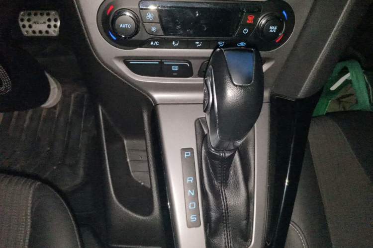 Used Ford Focus 2012 Hatchback 1.6L Automatic Fashion Edition Gear Lever