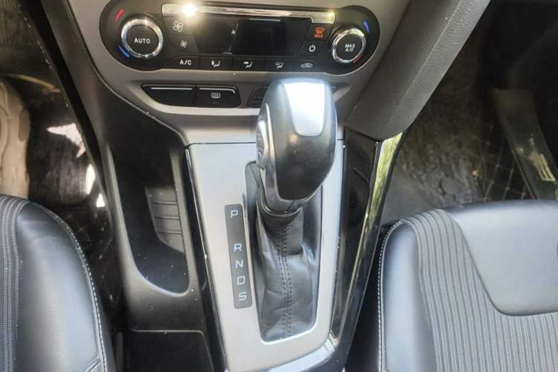 Used Ford Focus 2012 Sedan 1.6L Automatic Fashion Edition Gear Lever