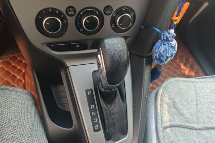 Used Ford Focus 2012 Hatchback 1.6L Automatic Comfort Model Gear Lever