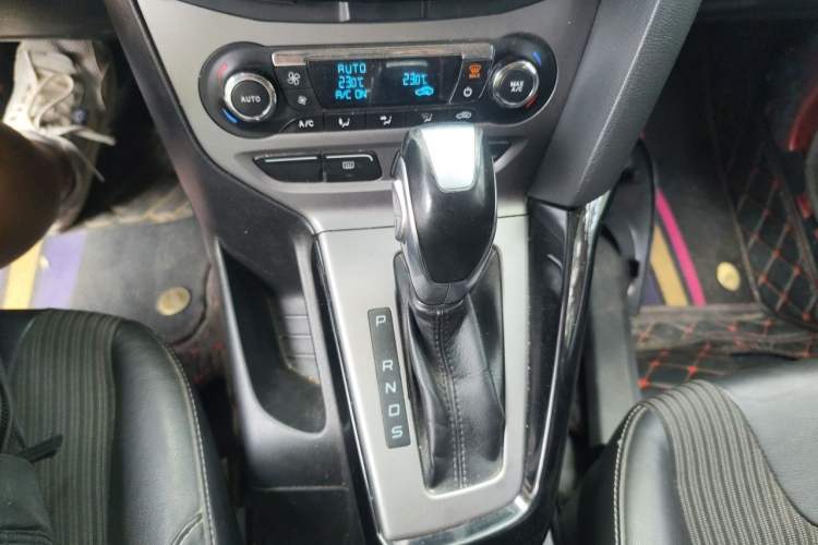 Used Ford Focus 2012 Hatchback 1.6L Automatic Fashion Edition Gear Lever