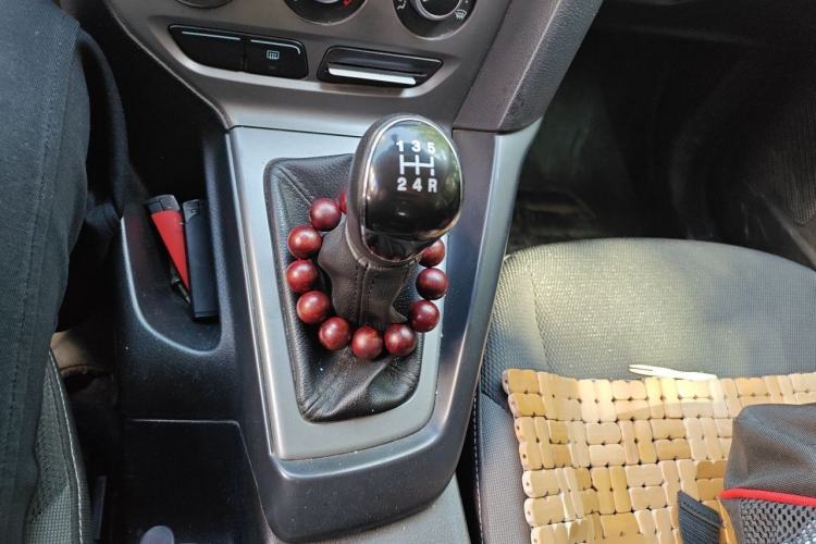 Used Ford Focus 2012 Hatchback 1.6L Manual Comfort Model Gear Lever