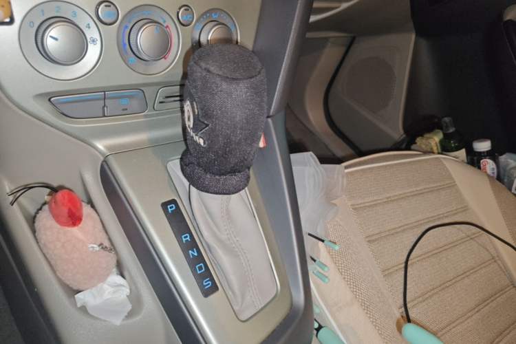 Used Ford Focus 2012 Sedan 1.6L Automatic Comfort Model Gear Lever