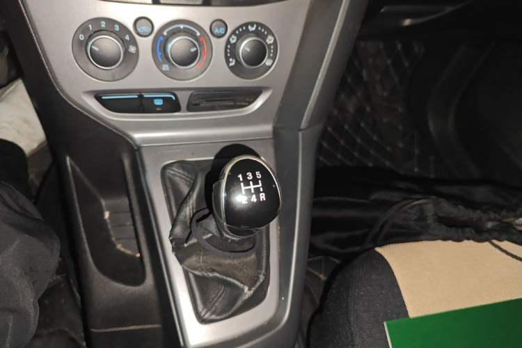 Used Ford Focus 2012 Hatchback 1.6L Manual Comfort Model Gear Lever