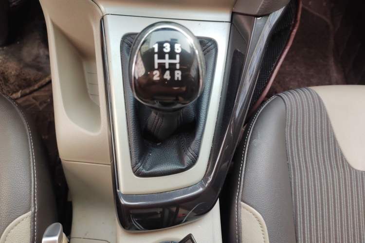 Used Ford Focus 2012 Sedan 1.6L Manual Fashion Edition Gear Lever
