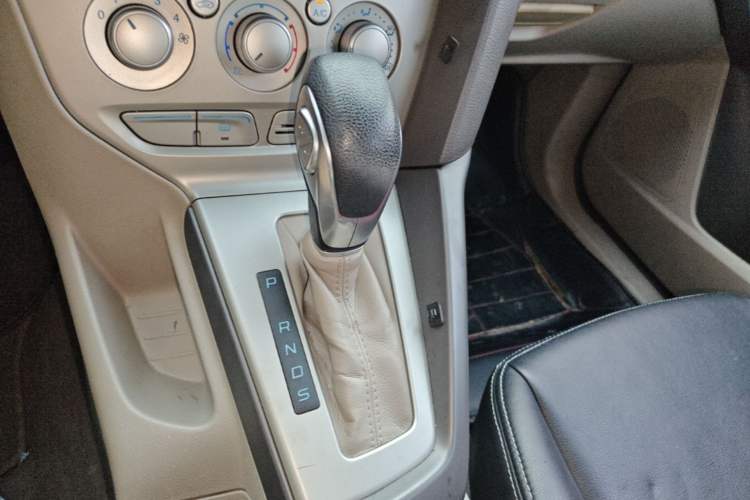 Used Ford Focus 2012 Sedan 1.6L Automatic Comfort Model Gear Lever