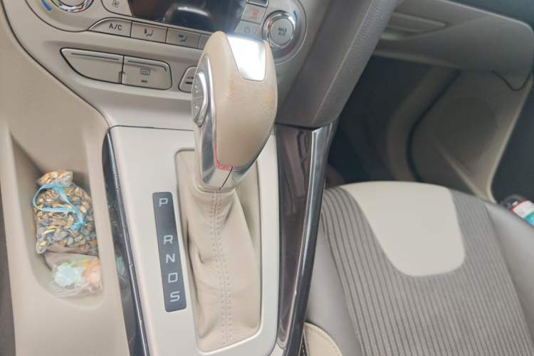 Used Ford Focus 2012 Hatchback 1.6L Automatic Fashion Edition Gear Lever