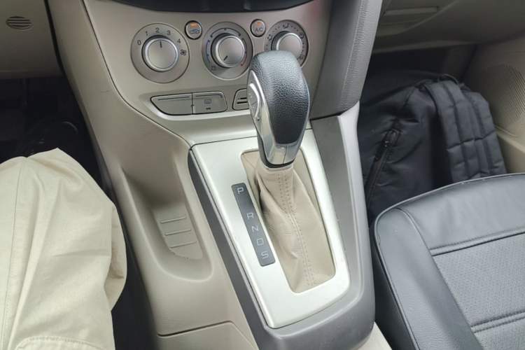 Used Ford Focus 2012 Sedan 1.6L Automatic Comfort Model Gear Lever