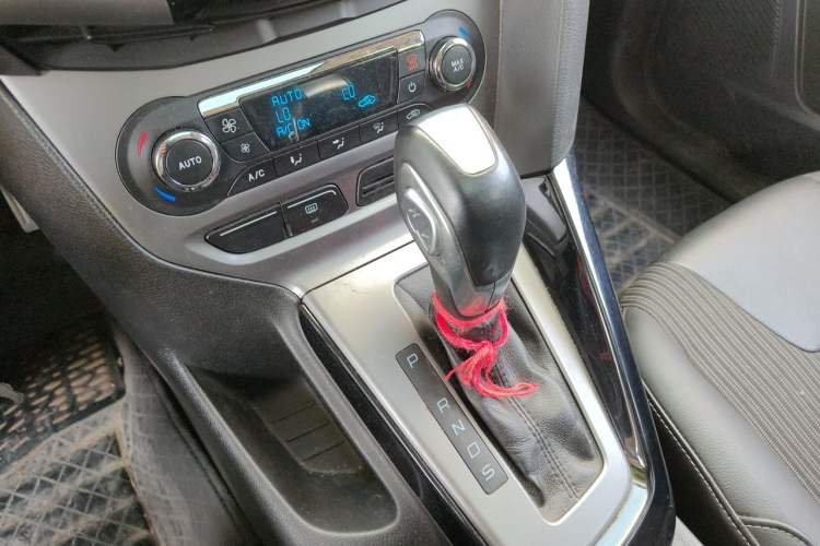 Used Ford Focus 2012 Hatchback 1.6L Automatic Fashion Edition Gear Lever