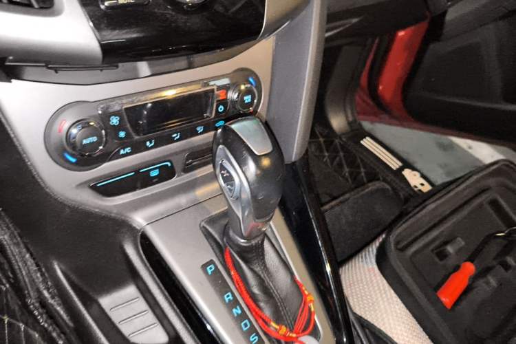 Used Ford Focus 2012 Hatchback 1.6L Automatic Fashion Edition Gear Lever