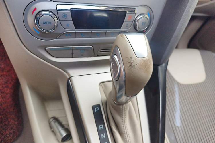 Used Ford Focus 2012 Hatchback 1.6L Automatic Fashion Edition Gear Lever
