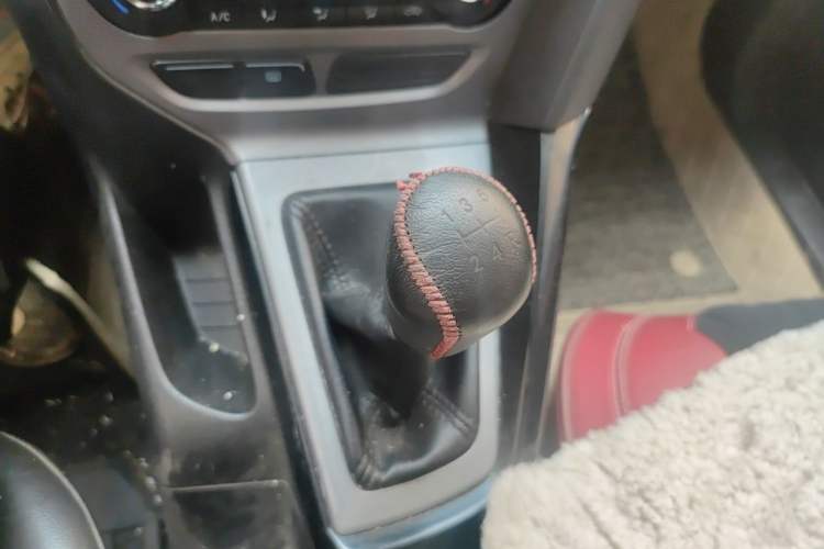 Used Ford Focus 2012 Hatchback 1.6L Manual Fashion Edition Gear Lever