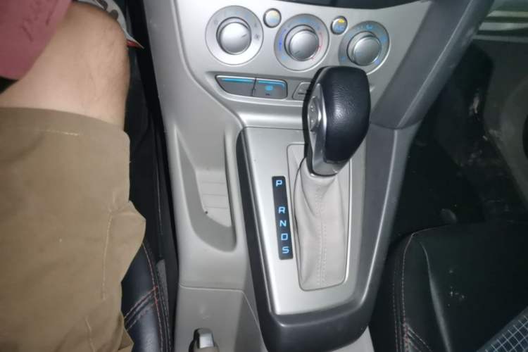 Used Ford Focus 2012 Sedan 1.6L Automatic Comfort Model Gear Lever