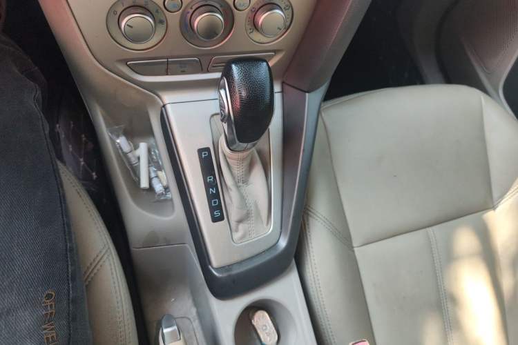 Used Ford Focus 2012 Sedan 1.6L Automatic Comfort Model Gear Lever