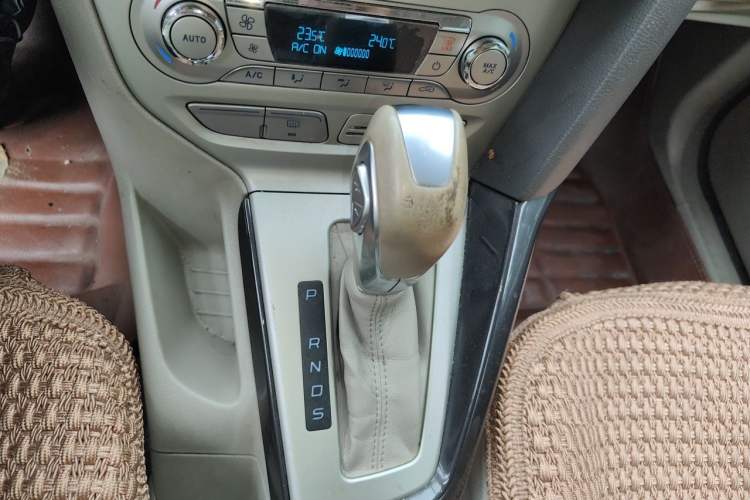 Used Ford Focus 2012 Hatchback 1.6L Automatic Fashion Edition Gear Lever
