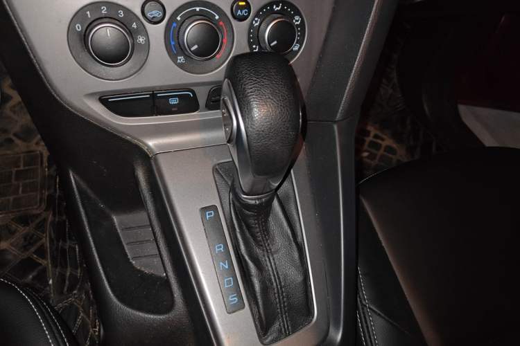 Used Ford Focus 2012 Hatchback 1.6L Automatic Comfort Model Gear Lever