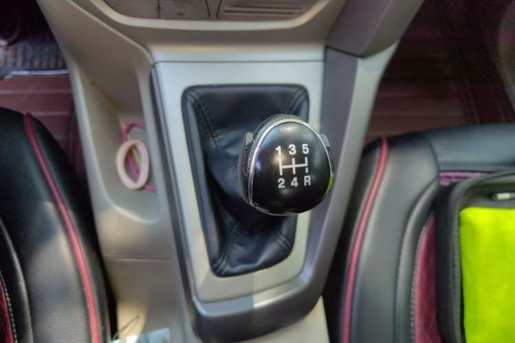 Used Ford Focus 2012 Sedan 1.6L Manual Comfort Model Gear Lever