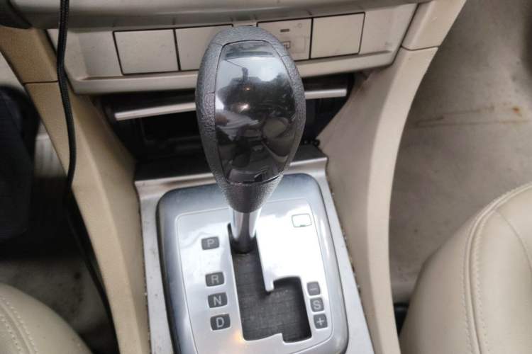 Used Ford Focus 2012 Hatchback Classic 1.8L Automatic Fashion Edition Gear Lever