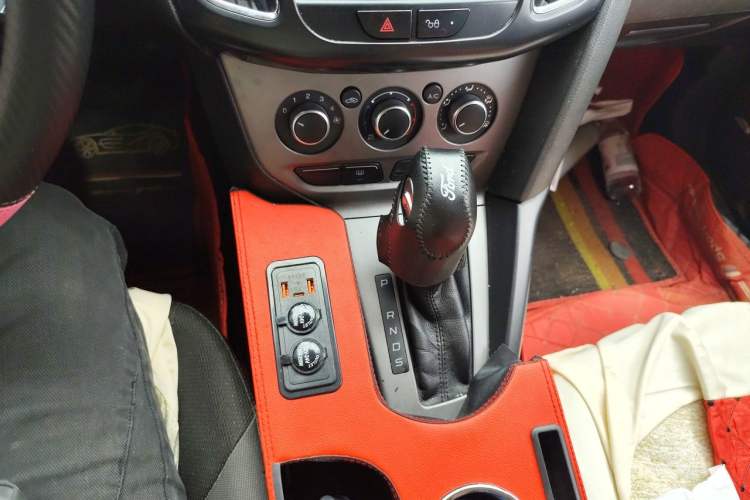 Used Ford Focus 2012 Hatchback 1.6L Automatic Comfort Model Gear Lever