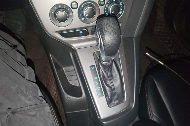 Used Ford Focus 2012 Hatchback 1.6L Automatic Comfort Model Gear Lever