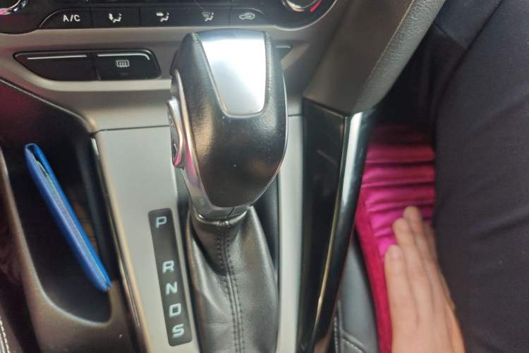 Used Ford Focus 2012 Hatchback 1.6L Automatic Fashion Edition Gear Lever