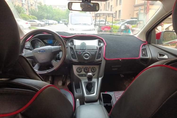 Used Ford Focus 2012 Hatchback 1.6L Manual Comfort Model Headliner