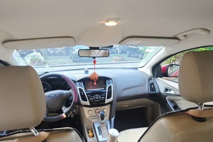 Used Ford Focus 2012 Sedan 1.6L Automatic Comfort Model Headliner