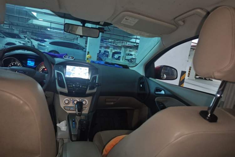 Used Ford Focus 2012 Sedan 1.6L Automatic Comfort Model Headliner