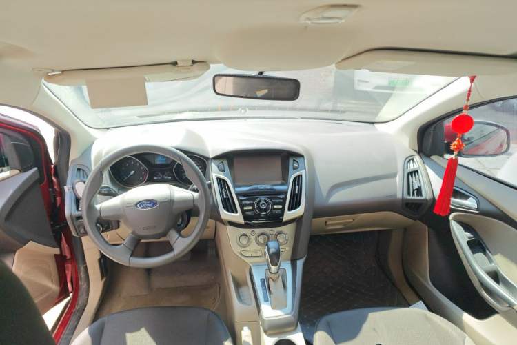 Used Ford Focus 2012 Sedan 1.6L Automatic Comfort Model Headliner