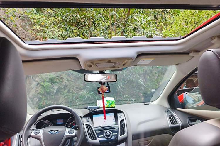 Used Ford Focus 2012 Hatchback 1.6L Automatic Fashion Edition Headliner