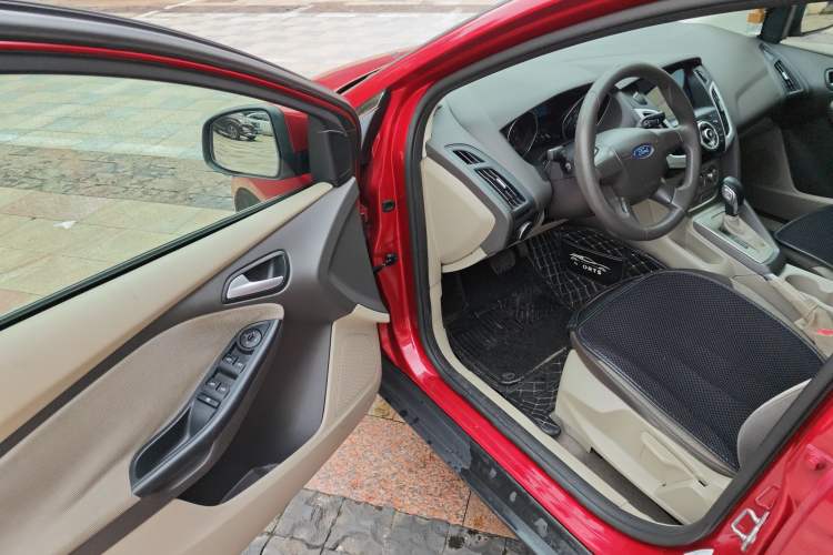 Used Ford Focus 2012 Sedan 1.6L Automatic Comfort Model Interior 1