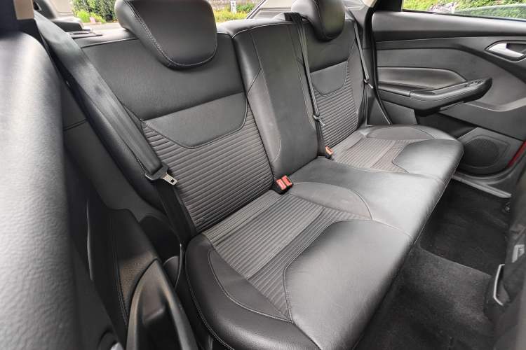 Used Ford Focus 2012 Sedan 1.6L Automatic Fashion Edition Interior 12