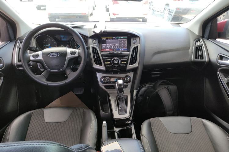 Used Ford Focus 2012 Sedan 1.6L Automatic Fashion Edition Interior 2