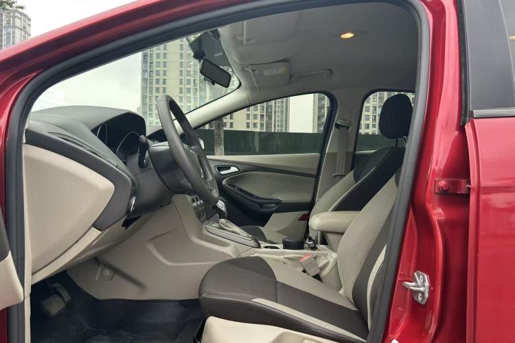 Used Ford Focus 2012 Sedan 1.6L Automatic Comfort Model Interior 2