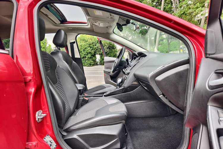 Used Ford Focus 2012 Sedan 1.6L Automatic Fashion Edition Interior 2