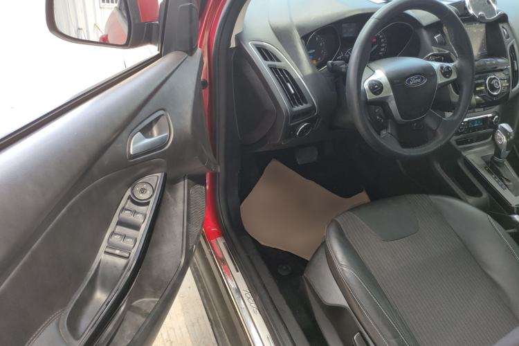 Used Ford Focus 2012 Sedan 1.6L Automatic Fashion Edition Interior 3