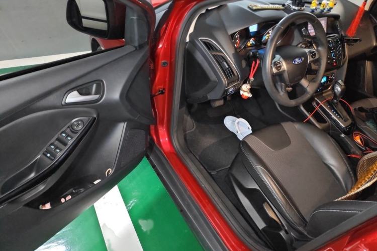 Used Ford Focus 2012 Hatchback 1.6L Automatic Fashion Edition Interior 3