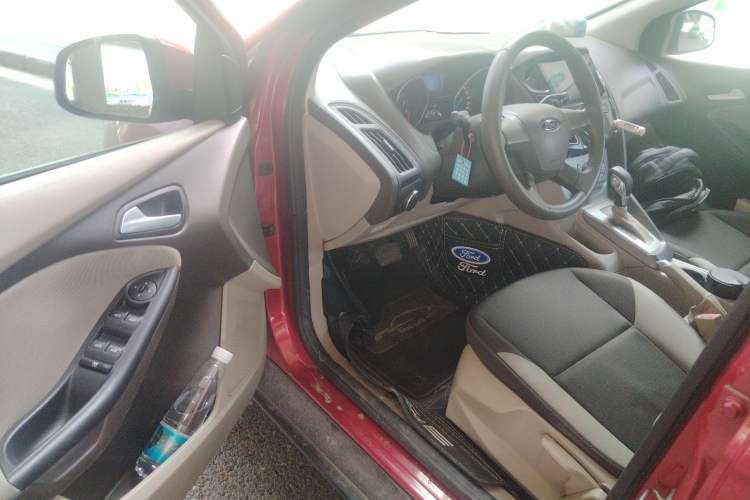 Used Ford Focus 2012 Sedan 1.6L Automatic Comfort Model Interior 3